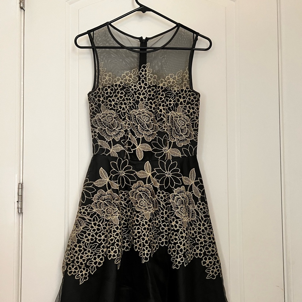 TAHARI size 2 cocktail dress